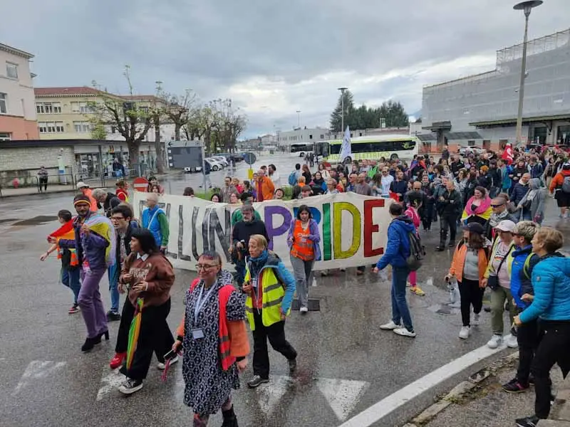Belluno Pride 2026: la città si tinge di arcobaleno, ma tra le associazioni storiche è tempo di “percorsi differenti”