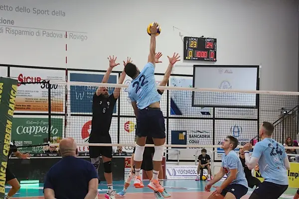Belluno Volley Azab_sopra_al_muro_avversario