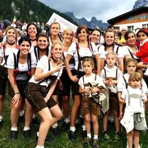 Schuhplattlerinnen della Val di Fassa