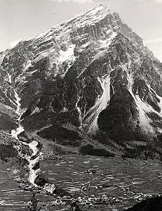 L'Antelao con Ru Secco a San Vito in una cartolina d'epoca