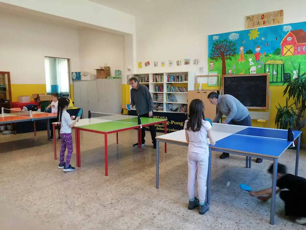 Gli alunni della scuola primaria di Mugnai a scuola di ping pong