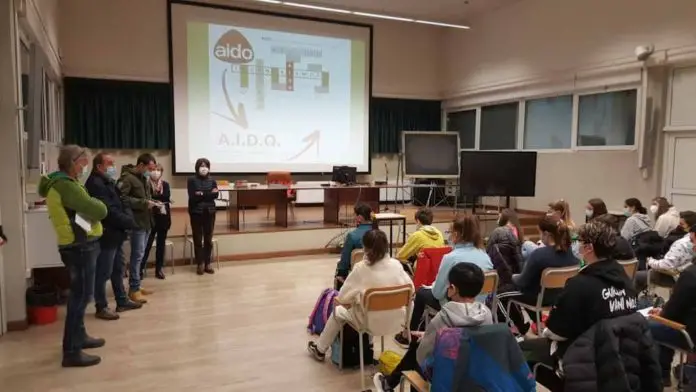 Inaugurazione del monitor multimediale alla Scuola media 