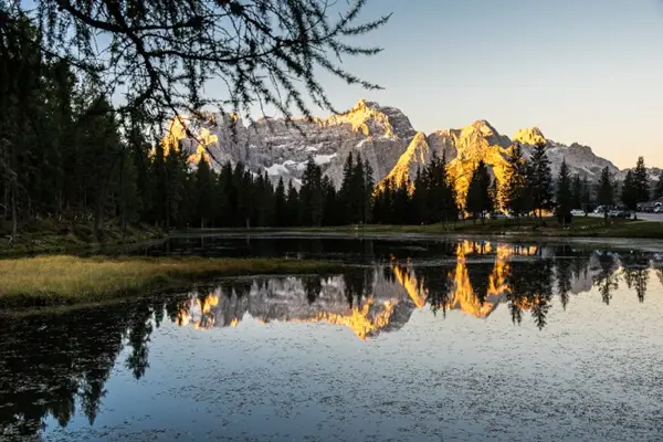 Veneto. Colori d’autunno tra i laghi e i paesaggi del territorio del Consorzio Turistico Tre Cime Dolomiti
