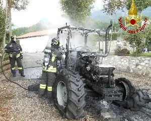 incendio trattore