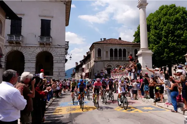 Giro d’Italia 2026, Feltre protagonista davanti a milioni di spettatori