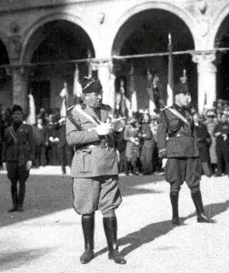 fascisti piazza Duomo