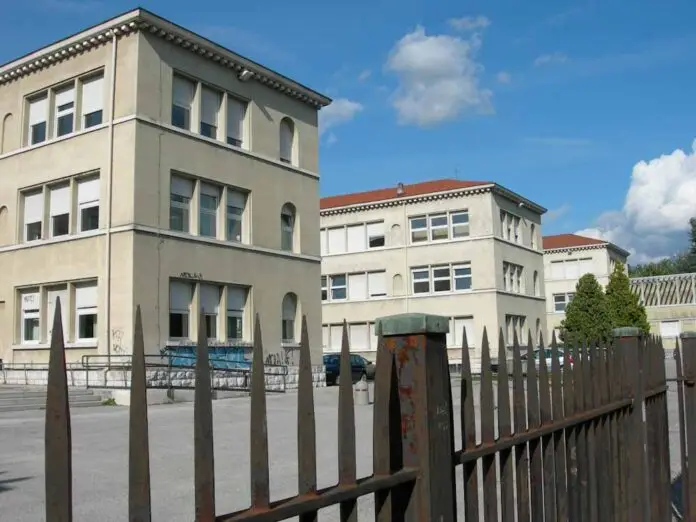 Scuole medie Ricci e Liceo Classico_edited