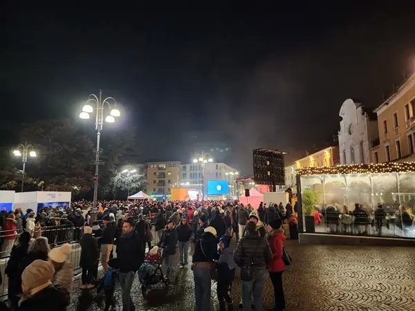 piazza dei martiri per fiaccola olimpica