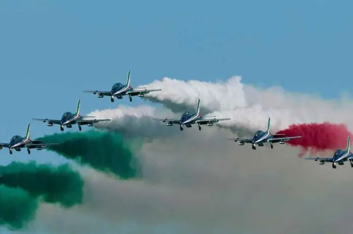 frecce tricolori_edited