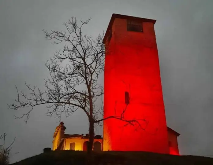 Torre del Castello Feltre illuminata