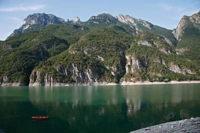 lago del mis 1_edited
