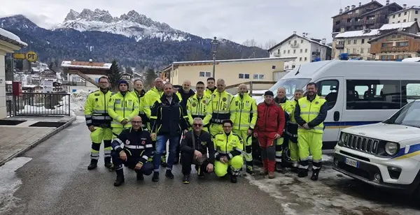 Massimo Bortoluzzi e i volontari della protez civile x Olimpiadi Cortina