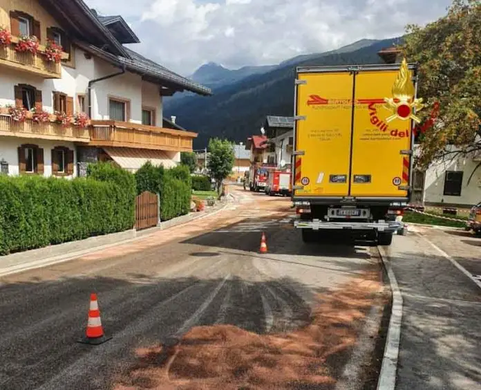vigili del fuoco perdita gasolio_edited