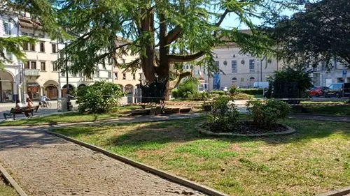 Piazza Martiri ripristinata