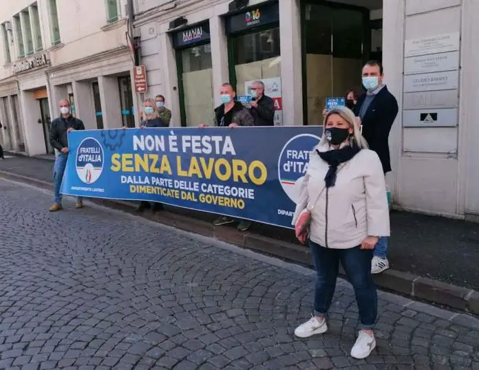 non è festa senza lavoro Fratelli d'Italia_edited