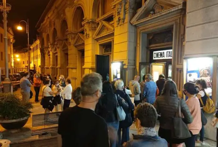 CINEMA ITALIA Pubblico all'Ingresso 2_edited