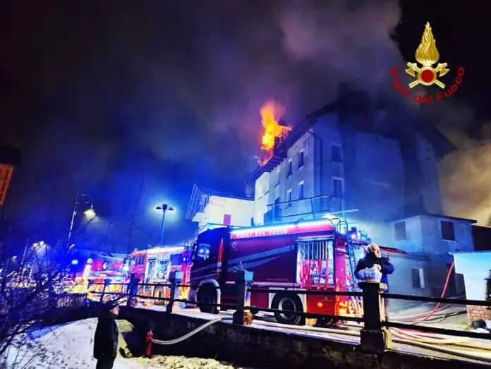 incendio centro Frassenè_edited