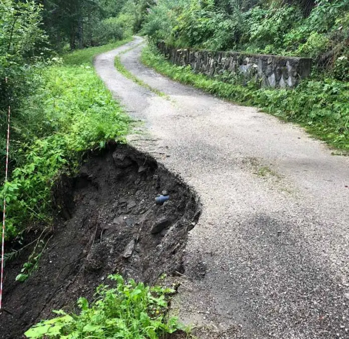 strada in Comune di Alleghe 02 08 2020