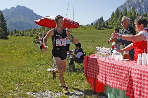 matteo piller hoffer - peralba marathon - rifornimento sorgenti piave 2011 (FOTO SOLERO SAPPADA)