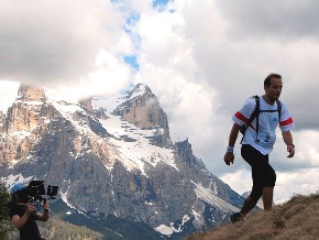 Ivano Molin - vincitore Dolomiti extreme trail 2013  sullo sfondo il monte Pelmo