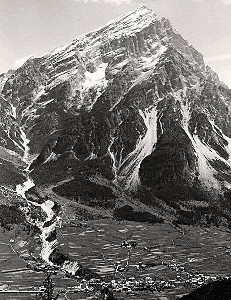 L'Antelao con Ru Secco a San Vito in una cartolina d'epoca