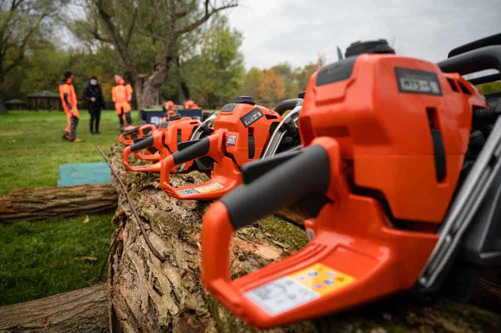 Husqvarna invita i professionisti del bosco al tester in Cansiglio delle nuove motoseghe