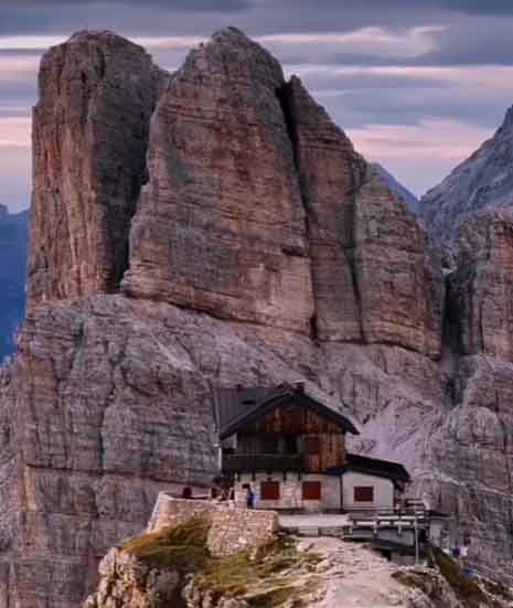 Il Rifugio Nuvolau Scippato A Cortina D Ampezzo E Collocato Nell Alto 