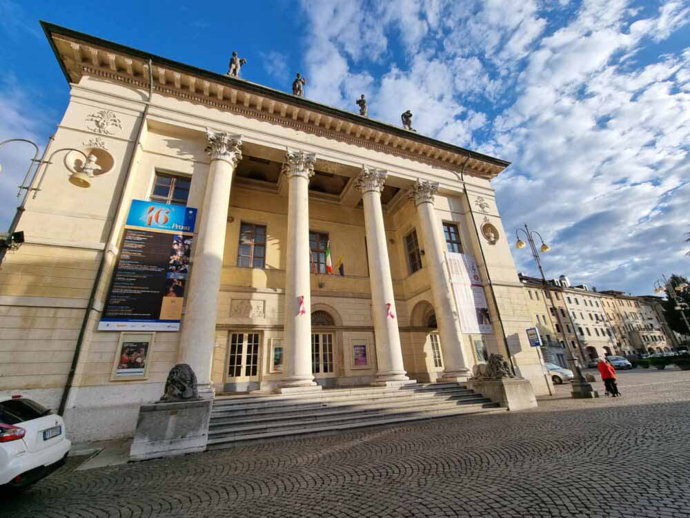 Sabato al Teatro comunale di Belluno va in scena “Finale” con la Compagnia Familie Flöz