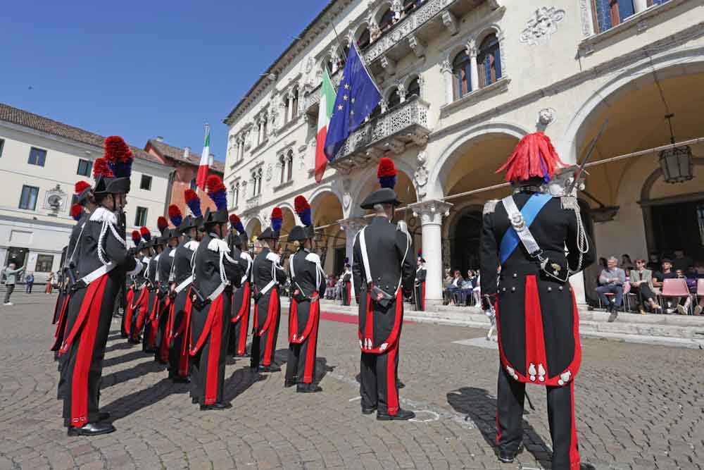 I carabinieri festeggiano il 211mo anniversario della fondazione dell’Arma