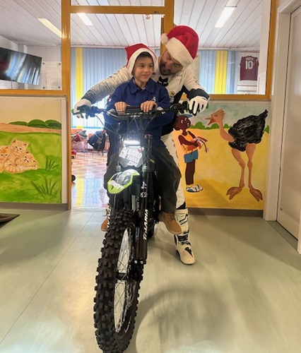 Natale su due ruote a Conegliano: Alvaro Dal Farra e i Crossabili portano il sorriso in ospedale