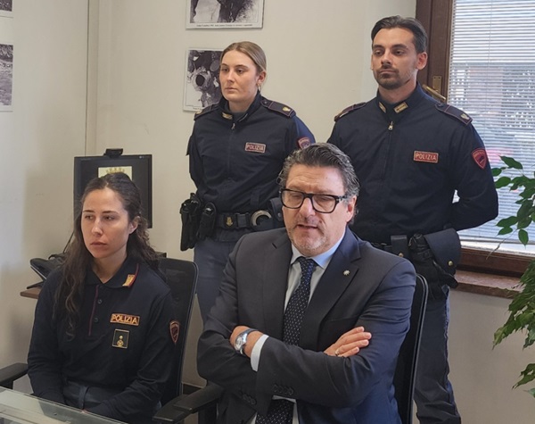 Alla stazione di Longarone due minorenni assaltano il bar col piccone e aggrediscono il titolare