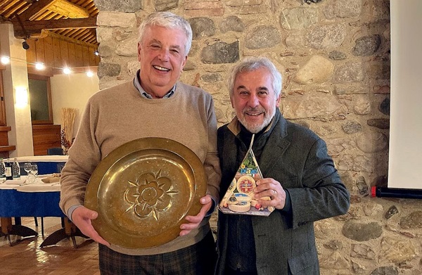 La storia dei piatti elemosinieri di Stefano Calabro